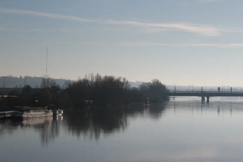 Beautiful Bordeaux with Highlights of Paris