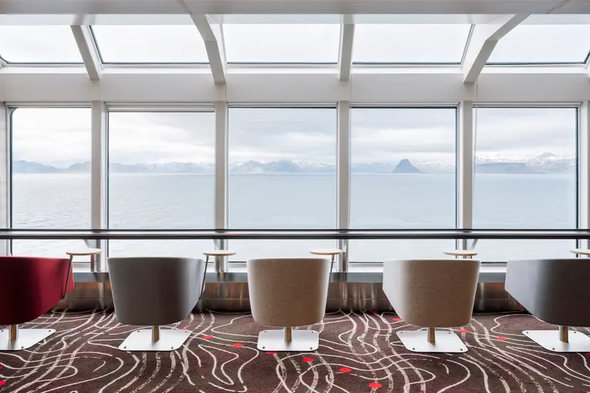 Explorer Lounge & Bar