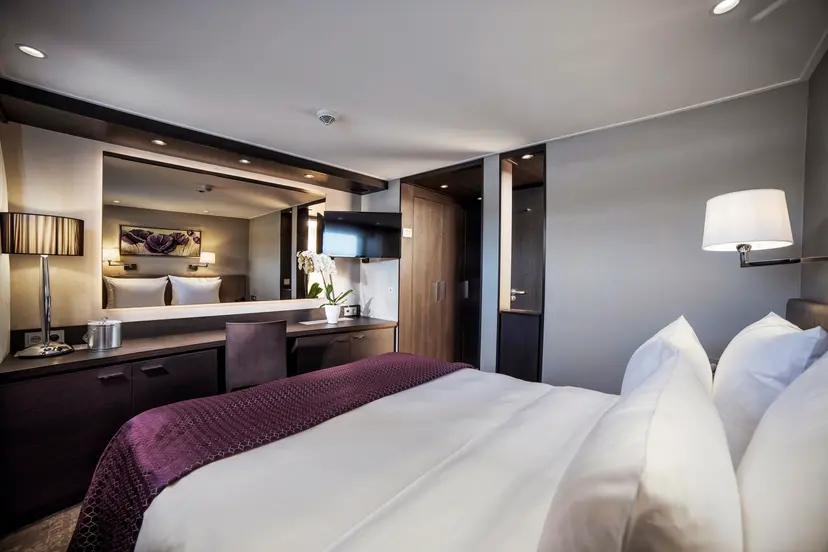 Avalon Deluxe Stateroom