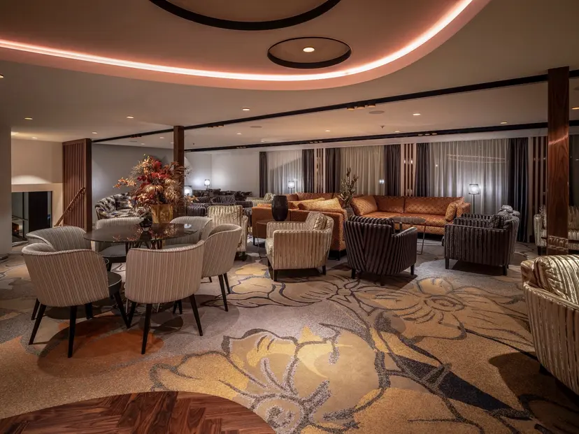 Upper Lounge