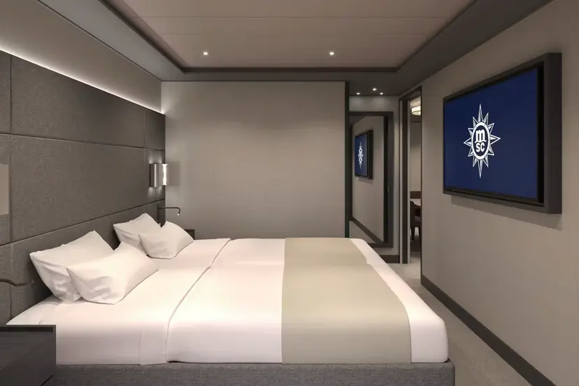 Yacht Club Royal Suite with Whirlpool Bath