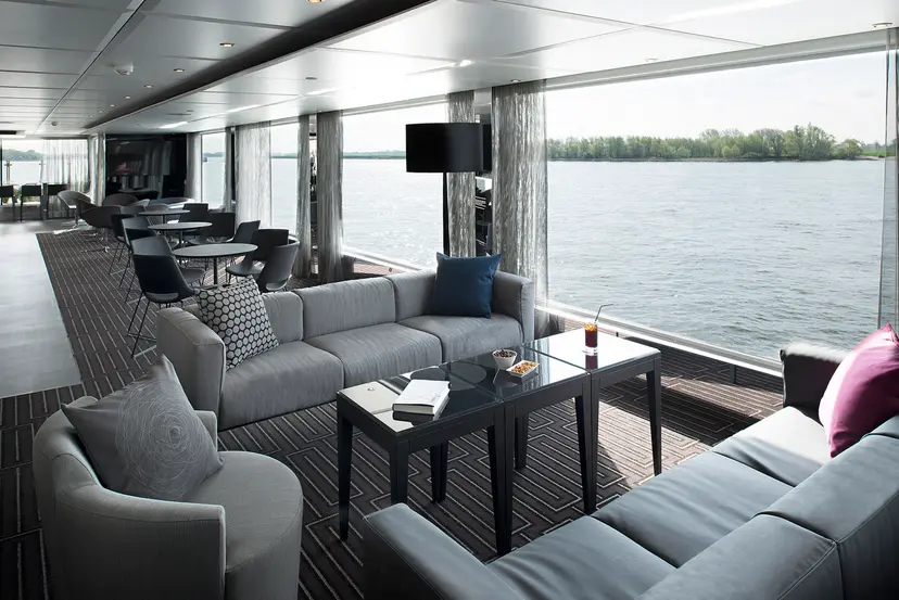 Horizon Bar and Lounge