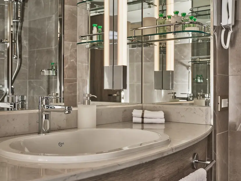 Deluxe Veranda Suite