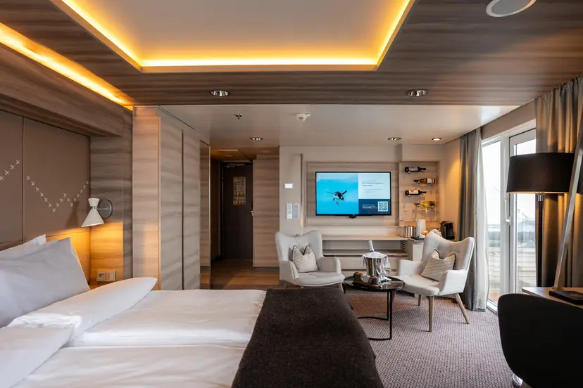 Expedition Suite | Corner suite with balcony