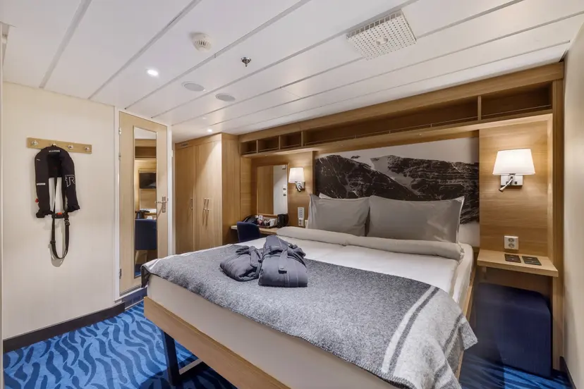Polar Inside | Inside Cabin