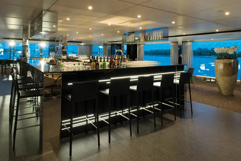 Horizon Bar and Lounge