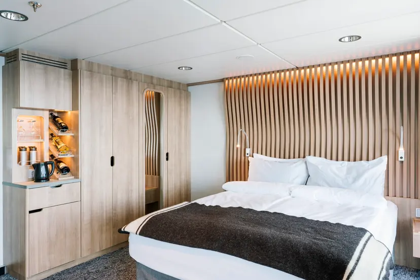 Arctic Superior | Wheelchair-accessible outside cabin with balcony