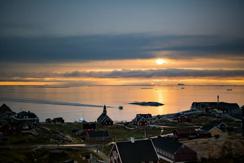 Iqaluit to Nuuk