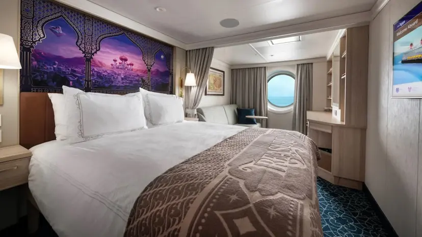 Deluxe Oceanview Stateroom